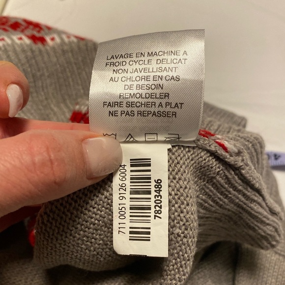 Canada Weathergear | Grey knit sweater with Red Holiday pattern - medium - Picture 6 of 6